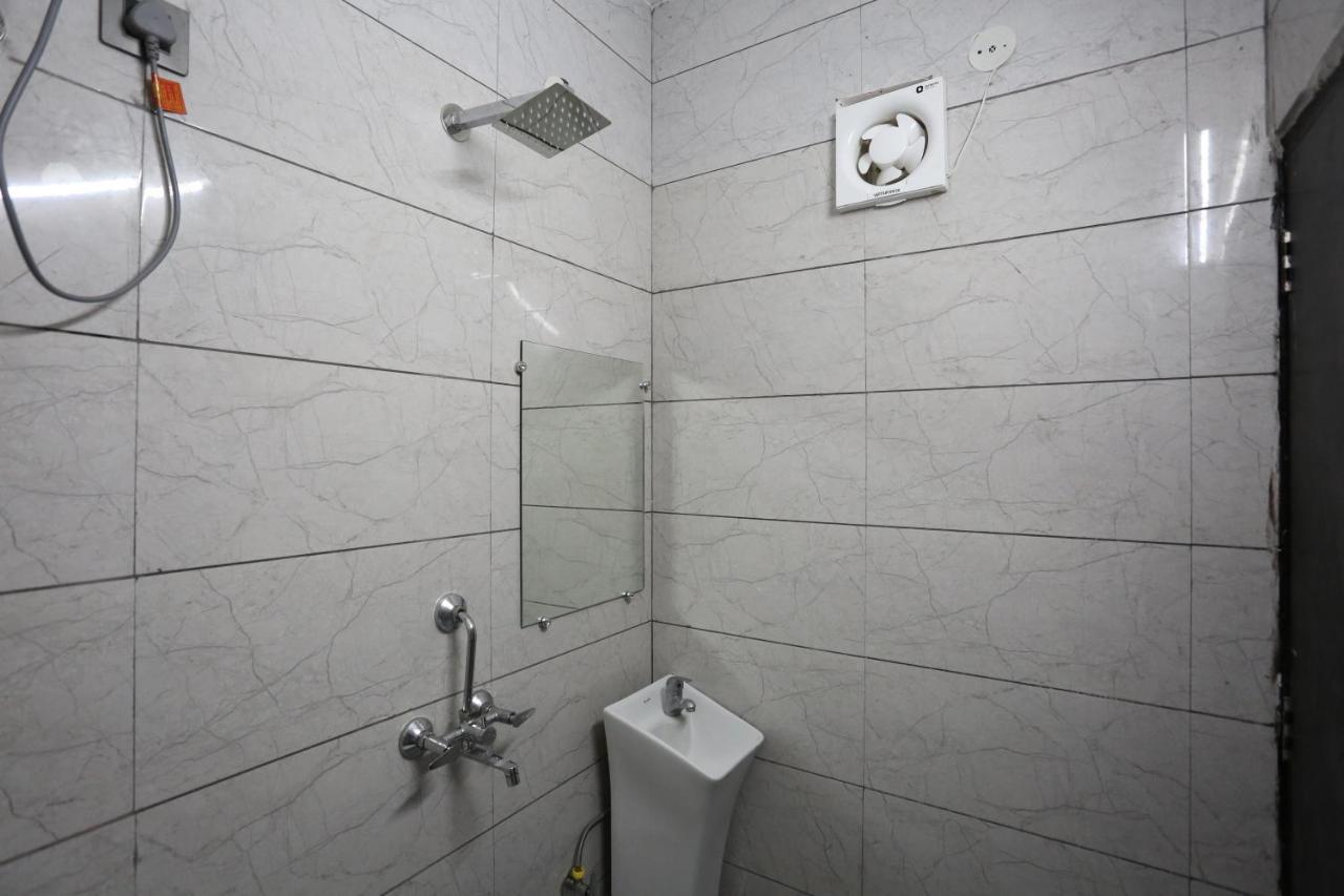 Hotel Twamev Couple Friendly Laxmi Nagar Nueva Delhi Exterior foto