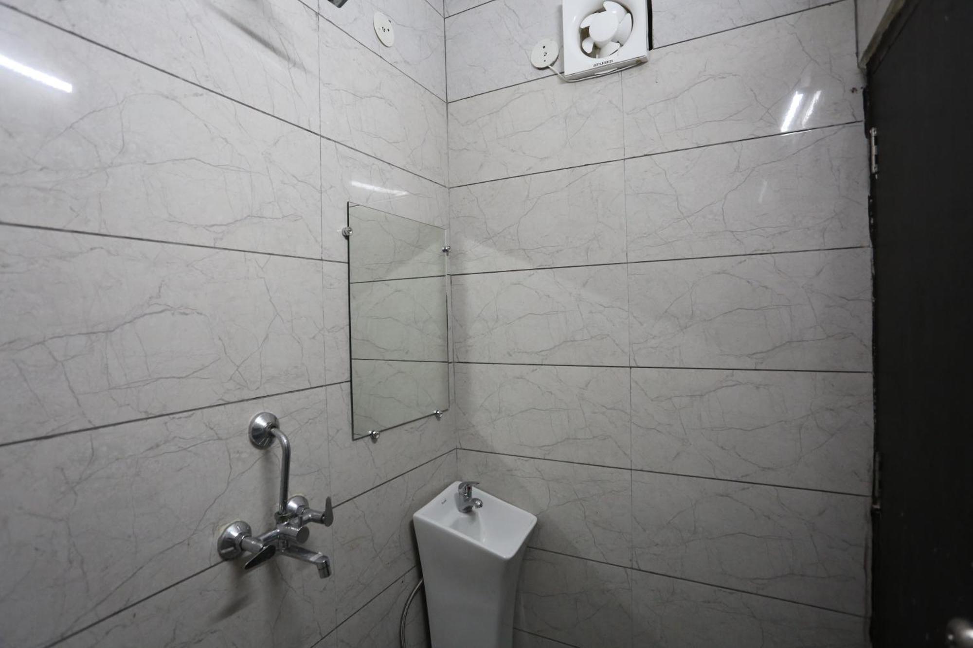 Hotel Twamev Couple Friendly Laxmi Nagar Nueva Delhi Exterior foto