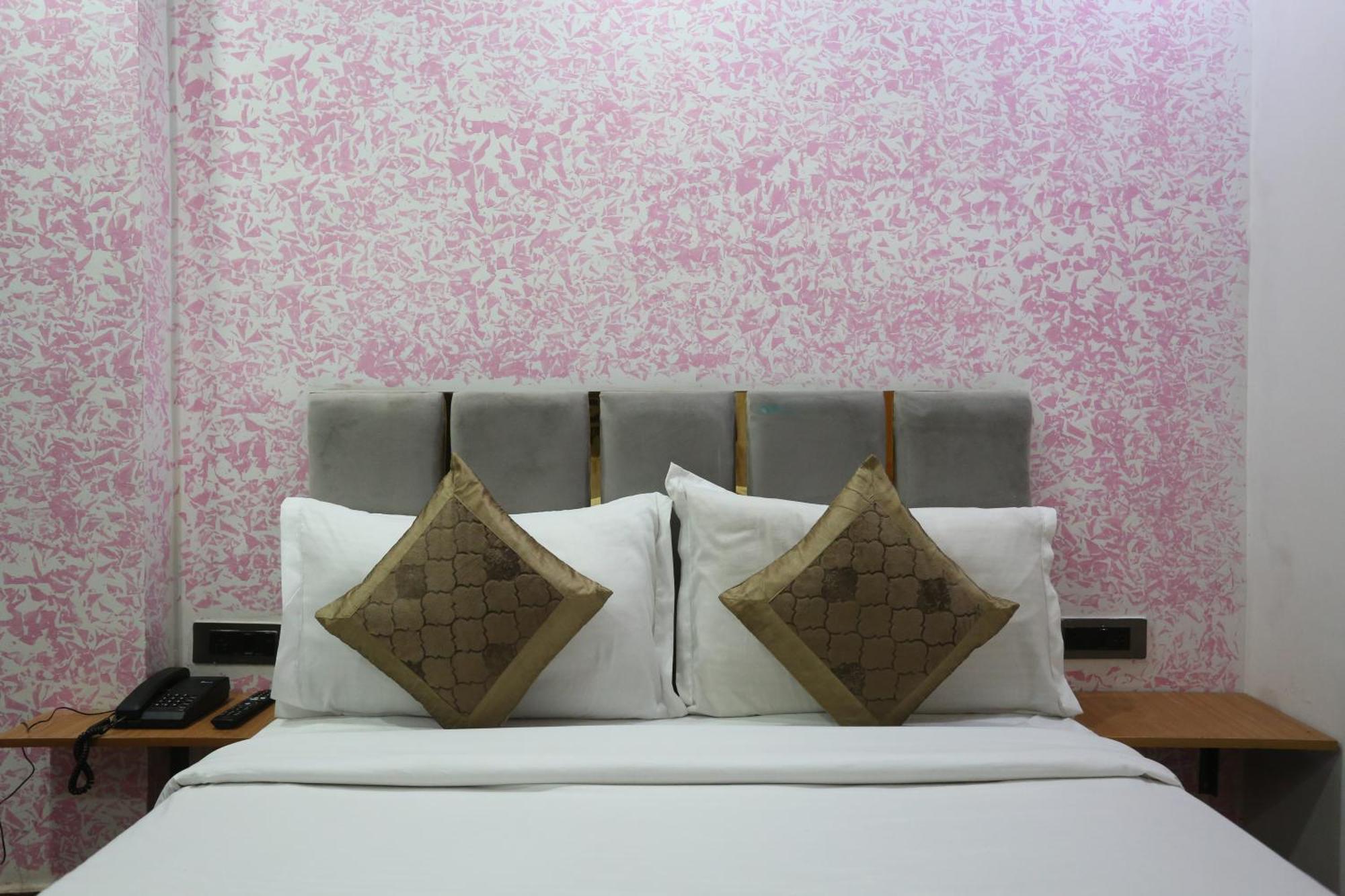 Hotel Twamev Couple Friendly Laxmi Nagar Nueva Delhi Exterior foto